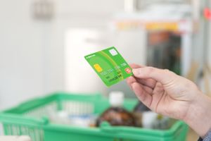 コンビニでクレジットカード決済をする