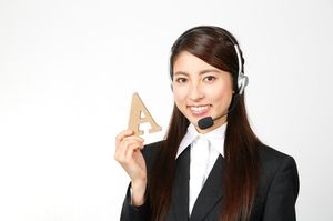翻訳する女性